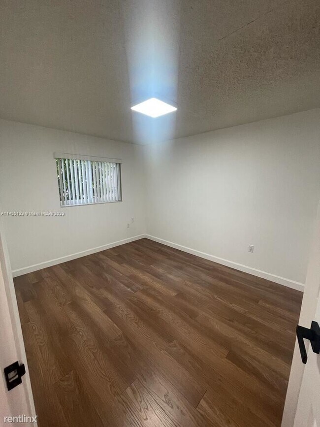 Building Photo - 4 br, 2 bath House - 700 N Douglas Rd