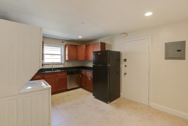 Building Photo - 3501 Clarks Ln