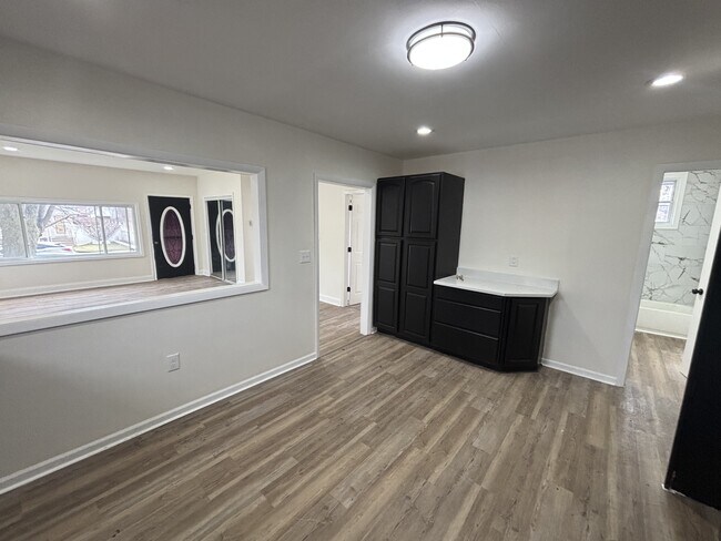 Foto del edificio - 1368 Waite St