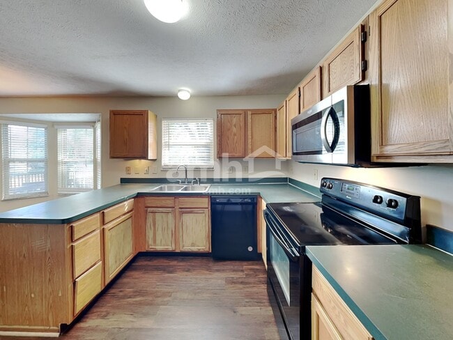 Foto del edificio - 3300 Darby Glen Blvd