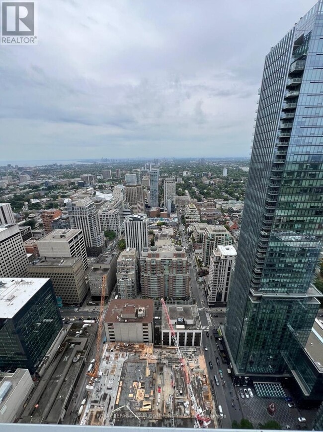 Photo du bâtiment - 11-4711 Yorkville Ave