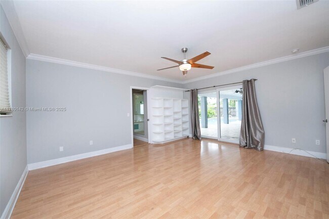 Building Photo - PINECREST