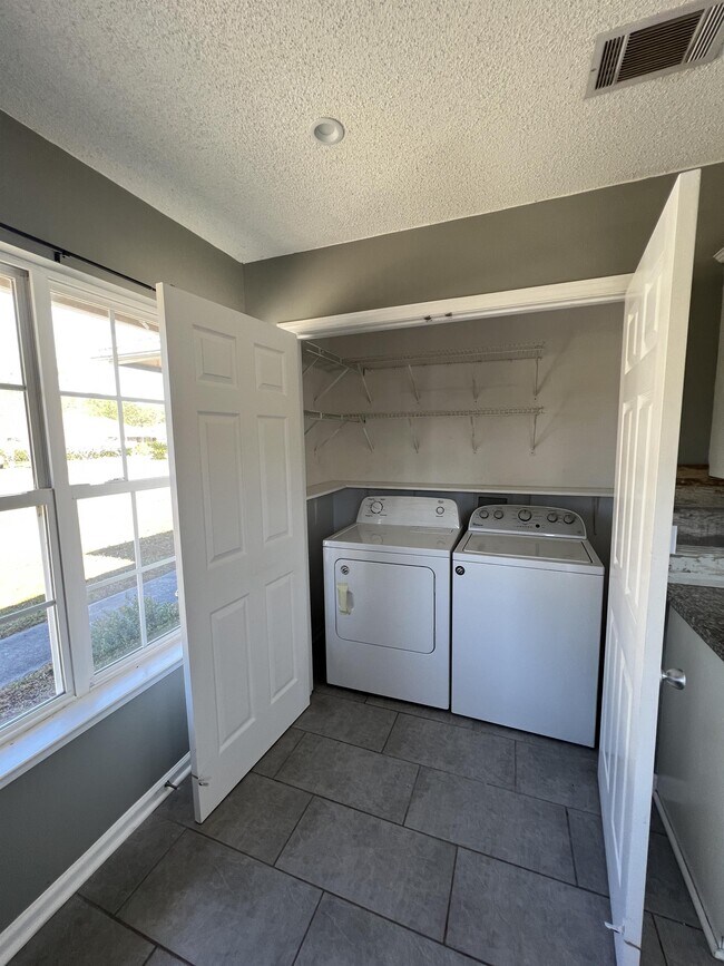 Building Photo - 1025 Barley Dr