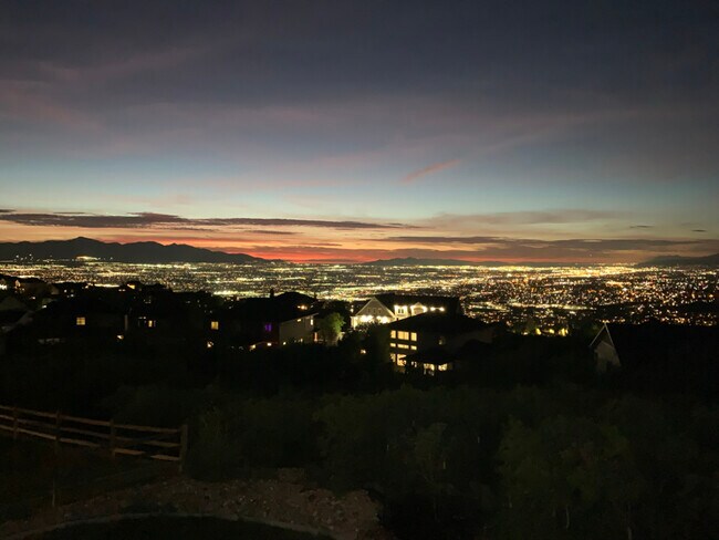 Foto del edificio - 2031 Tall Woods Dr