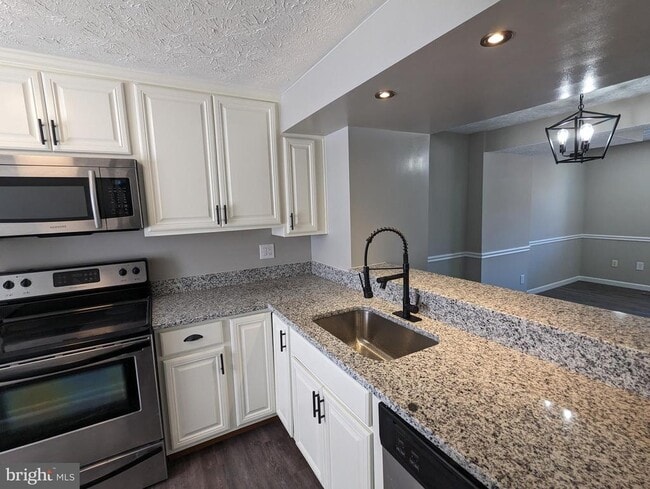 Foto del edificio - 1680 Thenia Pl