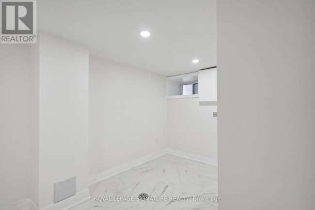 Building Photo - 36 Tennis Crescent