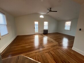 Building Photo - 367 E Chester St