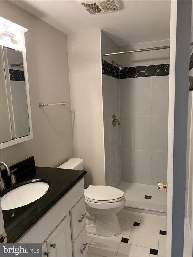 Foto del edificio - 81 Arverne Ct