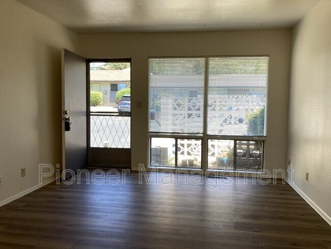 Foto del edificio - 861 NE Alameda Ave