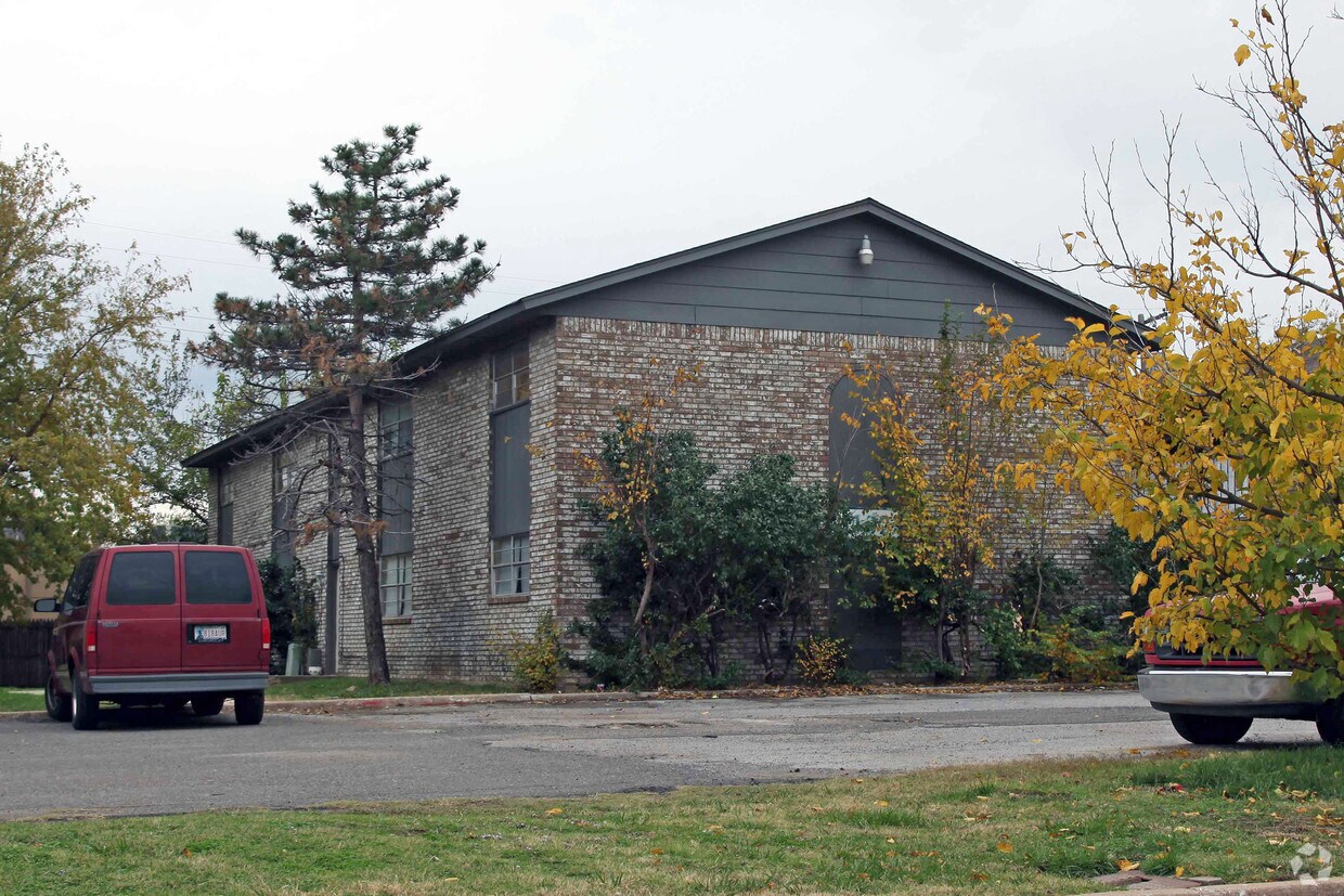 Building Photo - 1432 N Norman Ave