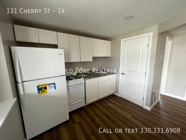 Building Photo - 131 Cherry St