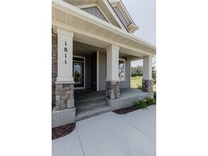 Building Photo - 1811 Fallbrooke Dr