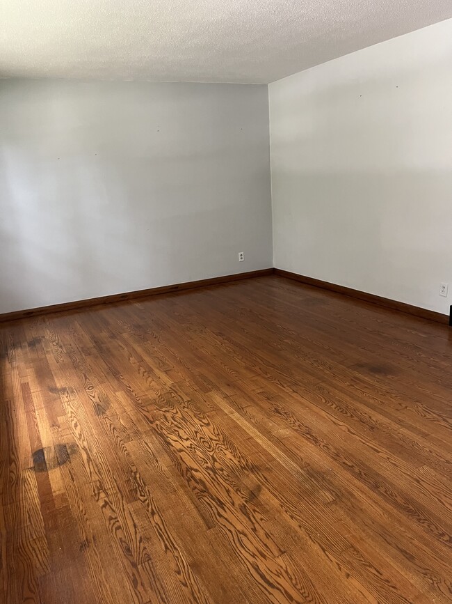 Building Photo - 3724 Thornwood Dr