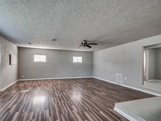 Building Photo - 545 SW 46th St