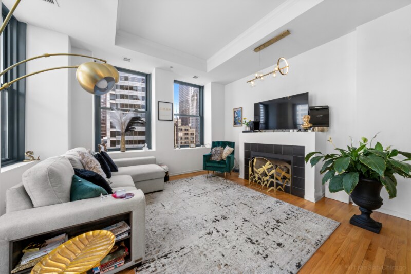 Primary Photo - 208 W Washington St