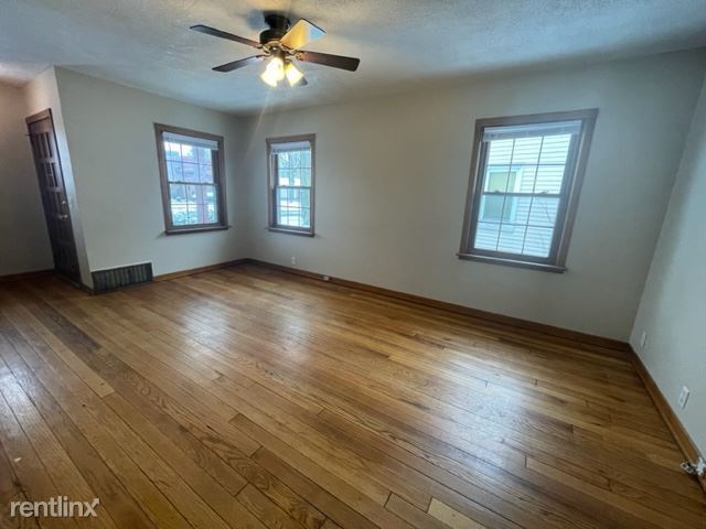 Foto del edificio - 3 br, 1 bath House - 637 Edison Ave