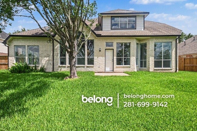 Building Photo - 2855 Everett Dr