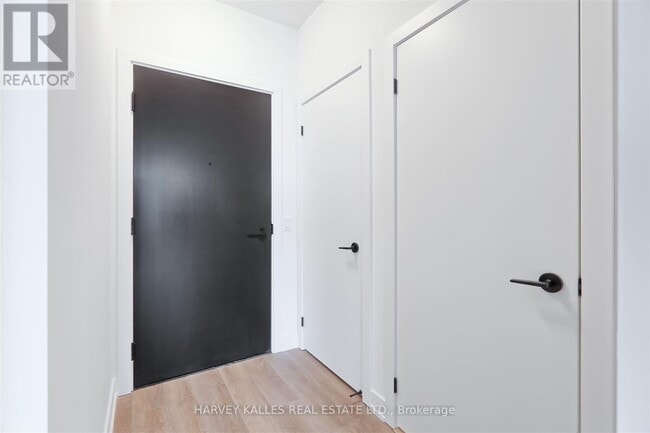 Photo du bâtiment - 117-3117 Broadway Ave