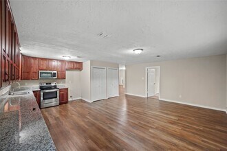 Building Photo - 1606 Stone Lake Dr Building Photo - 1606 Stone Lake Dr