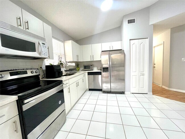 Building Photo - 9929 NW 29th Terrace