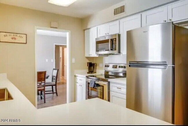 Building Photo - 1245 E Hermosa Dr