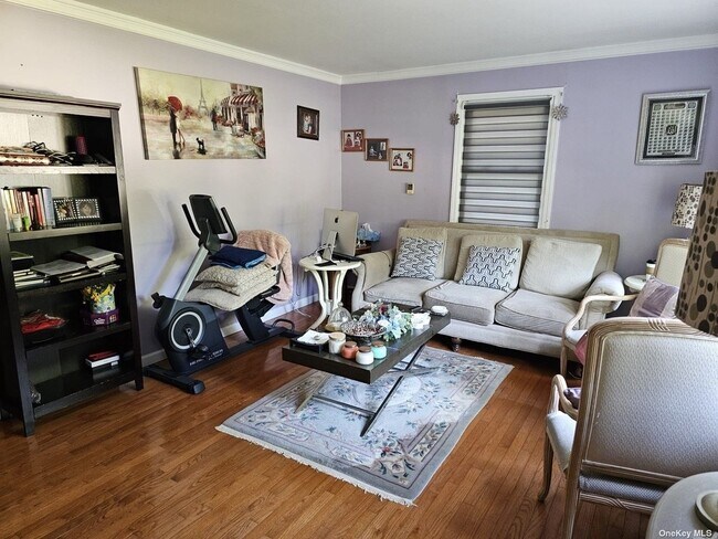 Foto del edificio - 215 Long Island Ave
