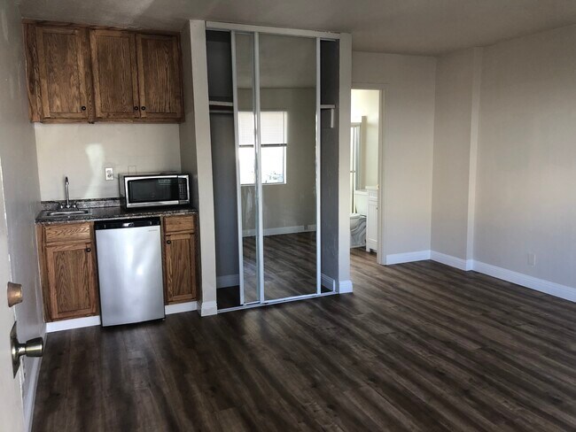 Foto del edificio - 1023 N Idaho St