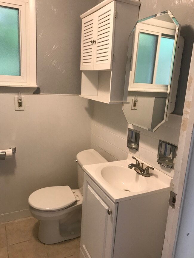 Building Photo - 3915 McWhinney St