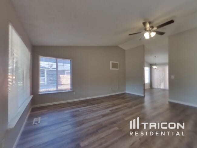 Building Photo - 6725 Canoe Hill Dr