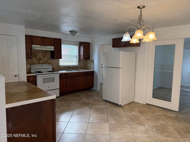 Foto del edificio - 2490 Woolery Dr