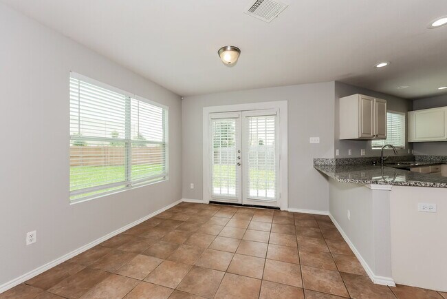 Building Photo - 8201 Southbrook Cir