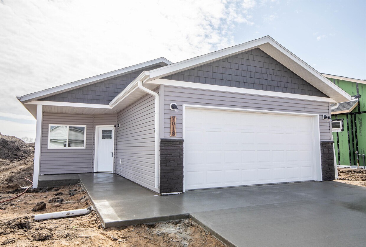 7018 67th St S, Horace, ND 58047 House Rental in Horace, ND