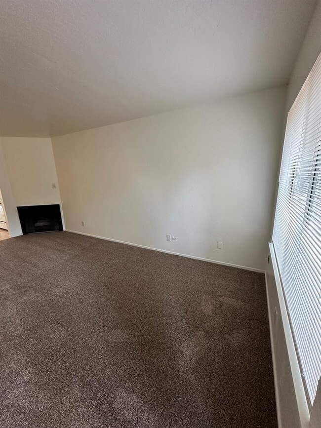 Building Photo - 471 Minnewawa Ave