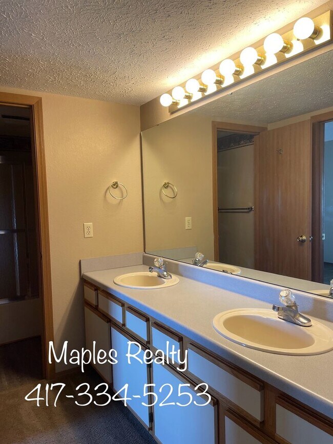 Building Photo - 2 Bed/2 Bath Unfurnished Penthouse Loft at...