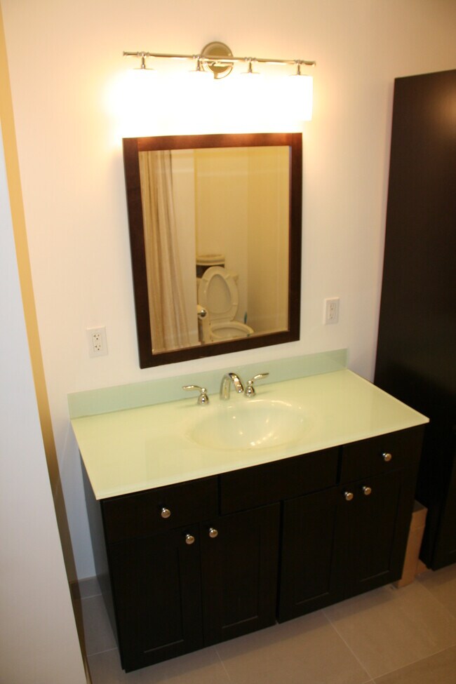 Foto del edificio - 8738 Delgany Ave