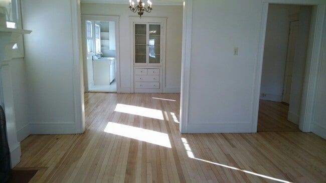 Building Photo - 364 Deering Ave