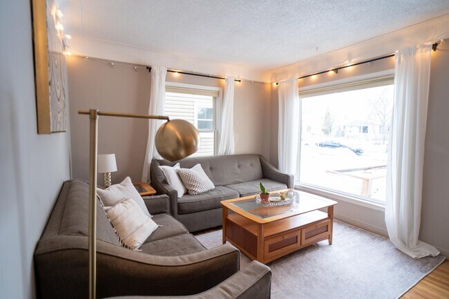 Foto del edificio - 2917 Hampshire Ave S