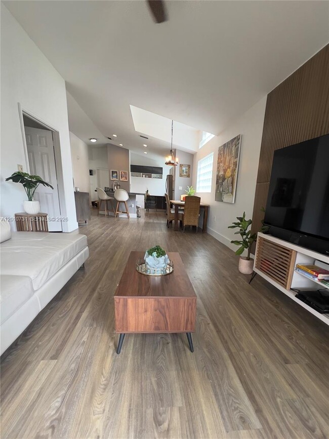 Building Photo - 16410 Sapphire Bend