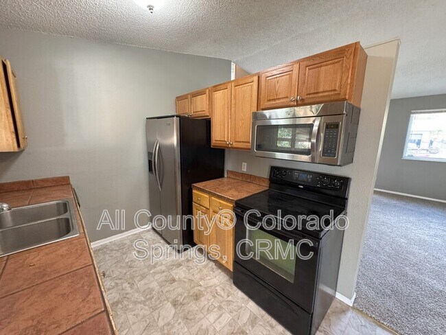 Foto del edificio - 2045 Grosbear Ln