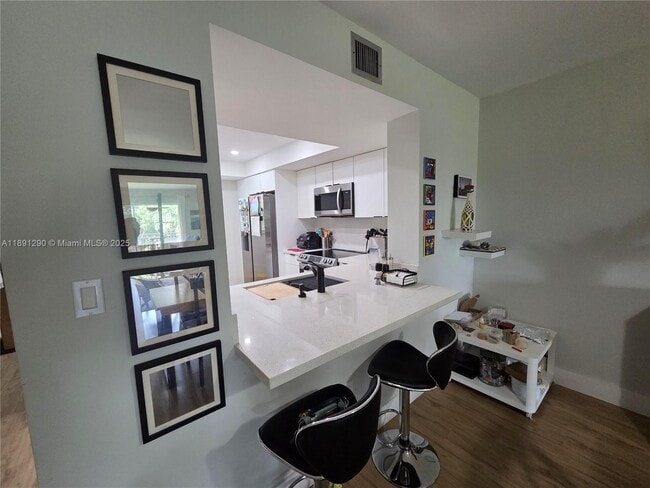 Foto del edificio - 16171 Blatt Blvd