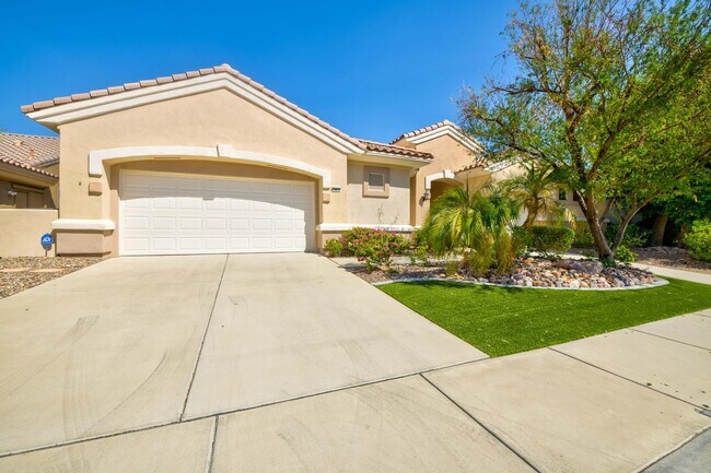 Building Photo - 78652 Alliance Way