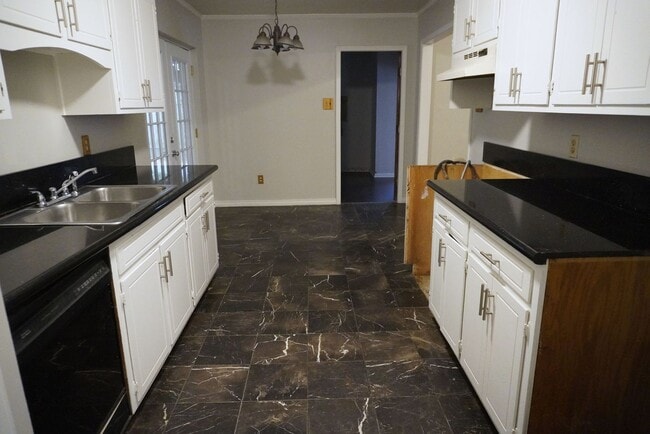 Building Photo - Southern Hills Remodeled Home