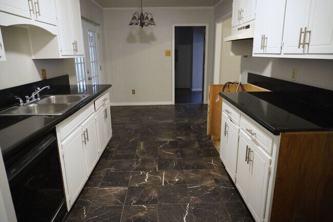 Foto del edificio - Southern Hills Remodeled Home