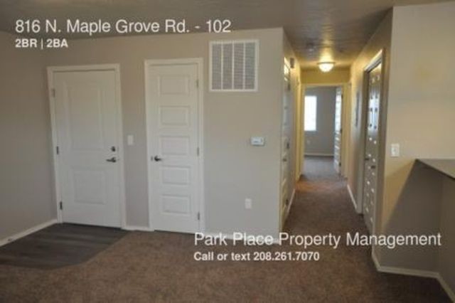 Building Photo - 880 N Maple Grove Rd