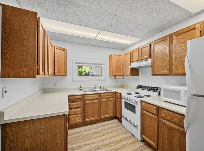 Building Photo - 105 Elm St