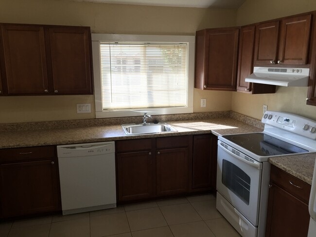 Building Photo - 1305 Chestnut St