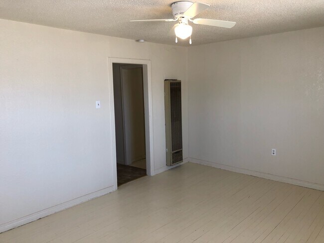 Foto del edificio - 2831 E 7th St