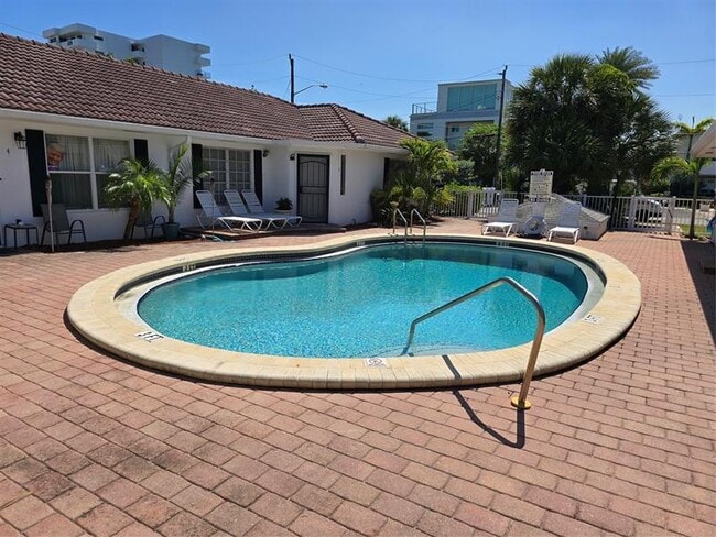 Foto del edificio - 1750 N Riverside Dr