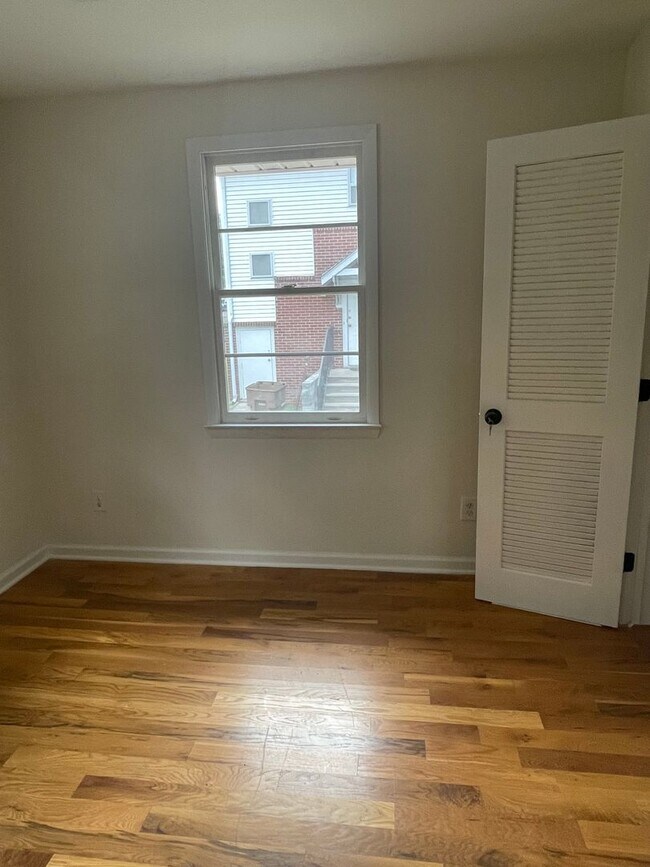 Foto del edificio - 1036 Seymour Ave