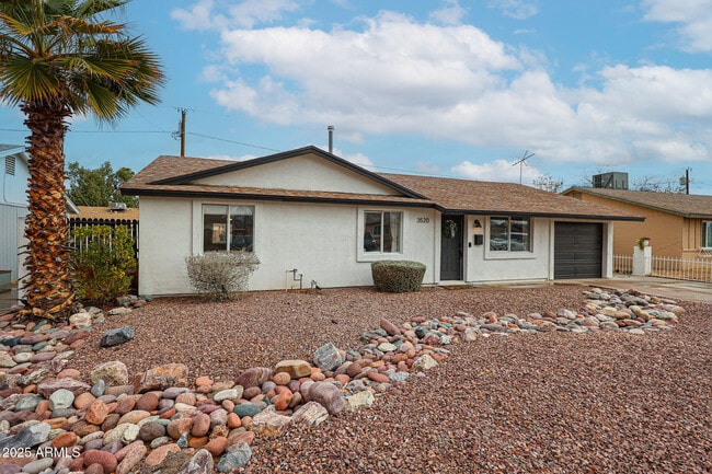 Building Photo - 3520 E Ludlow Dr